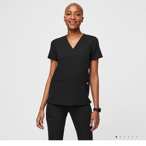 Figs Three Pocket Scrub Top in Black: Size Small